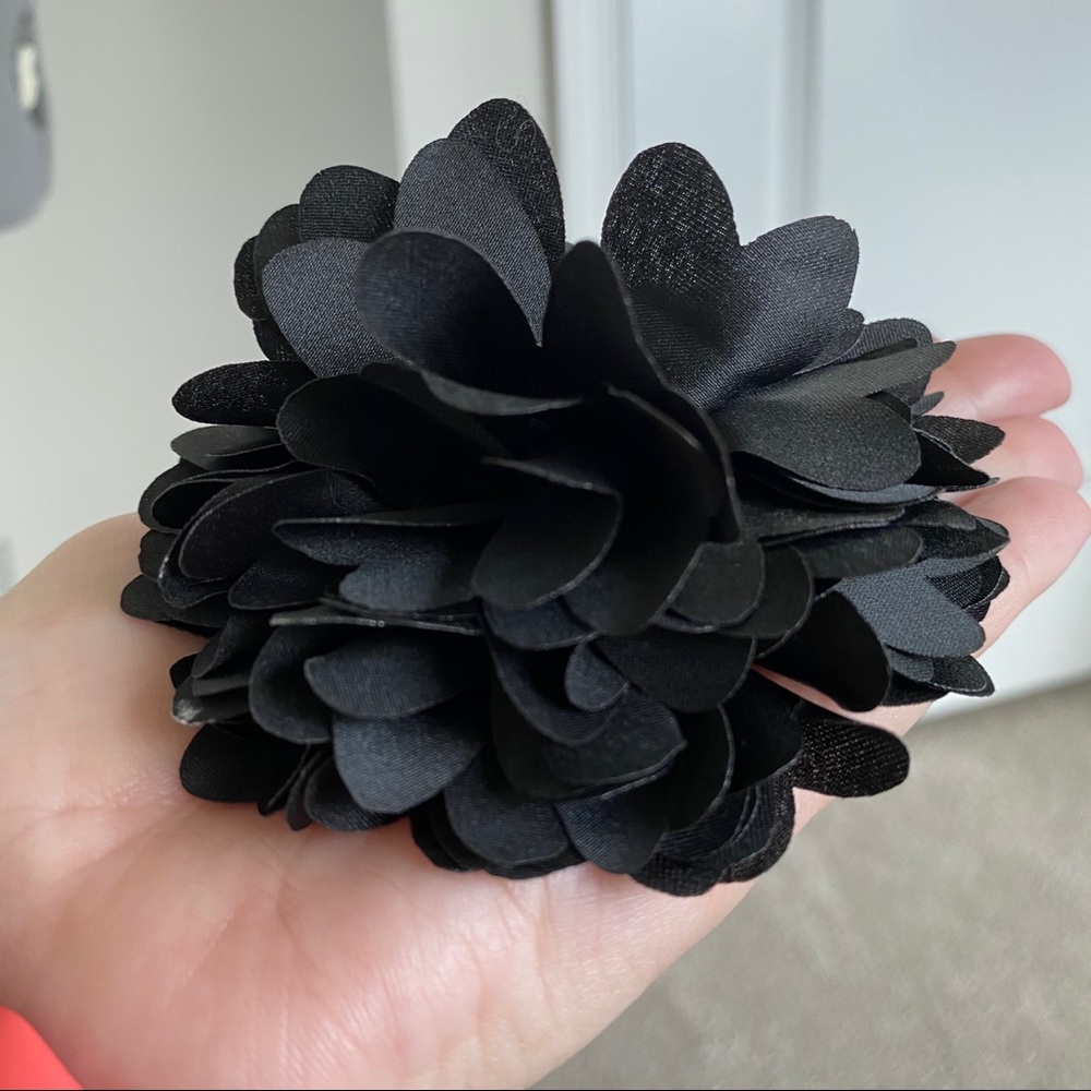 Buji Baja Black Flower Pin